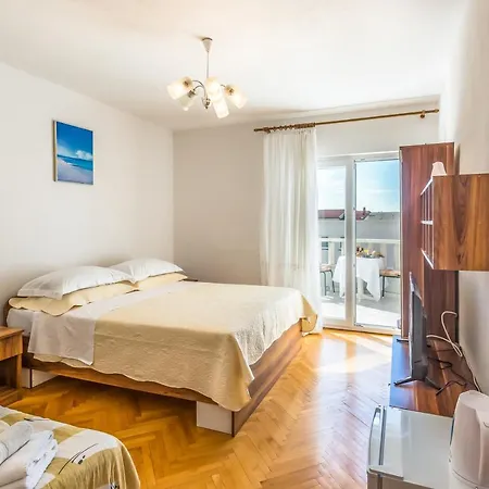 Frühstückspension Roko Tučepi