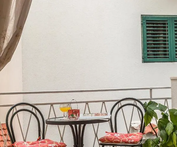 Roko krevet i doručak Tucepi