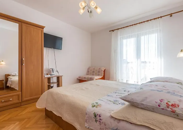 Roko krevet i doručak 3*